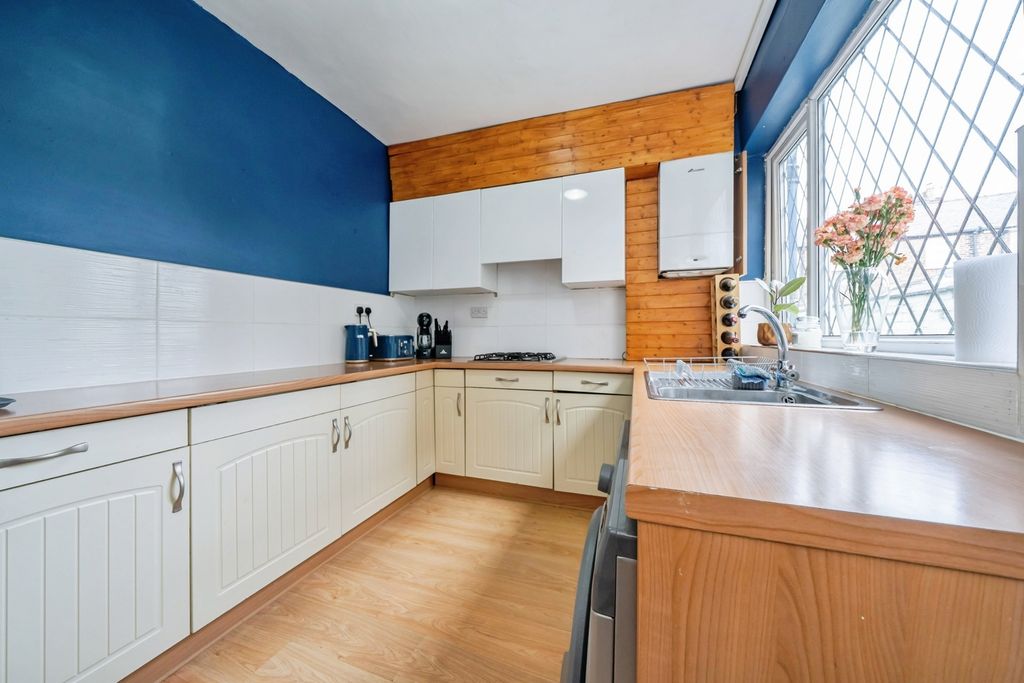 Property photo 3 of 16 Kitchen