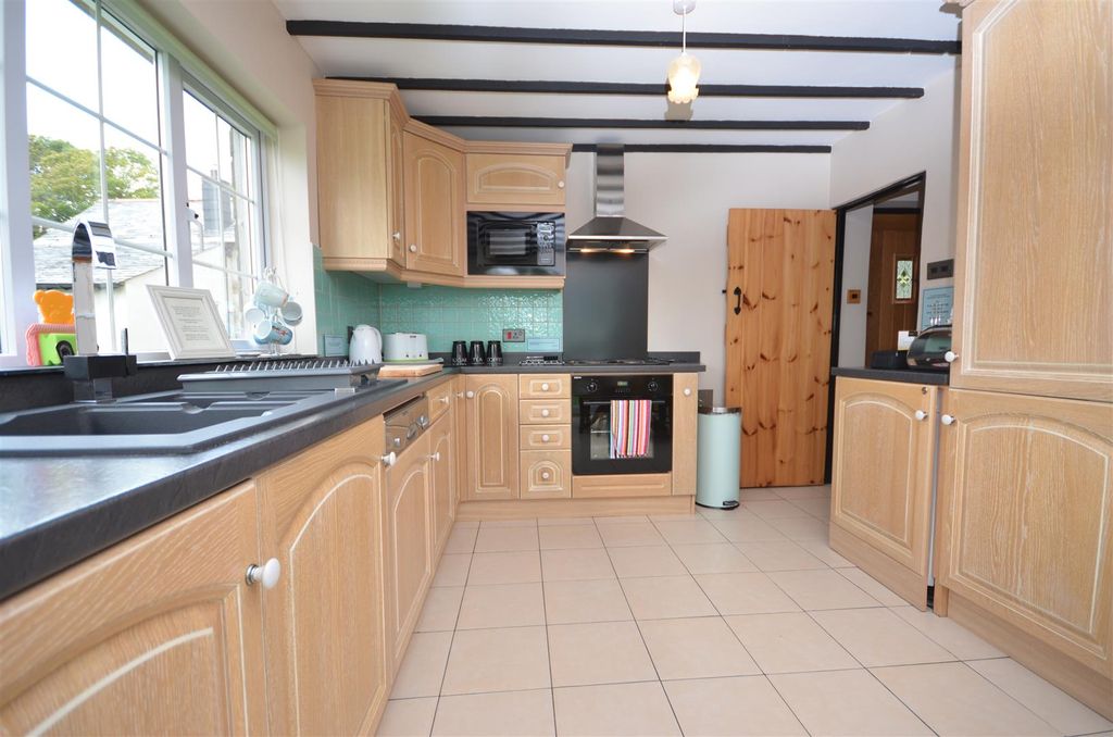 Property photo 2 of 14 Top Of The Range Appliances.Jpg