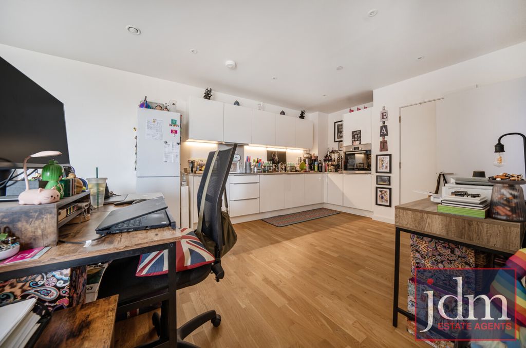 Property photo 3 of 9 Kitchen/Sitting Room