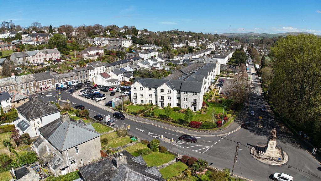 Property photo 3 of 18