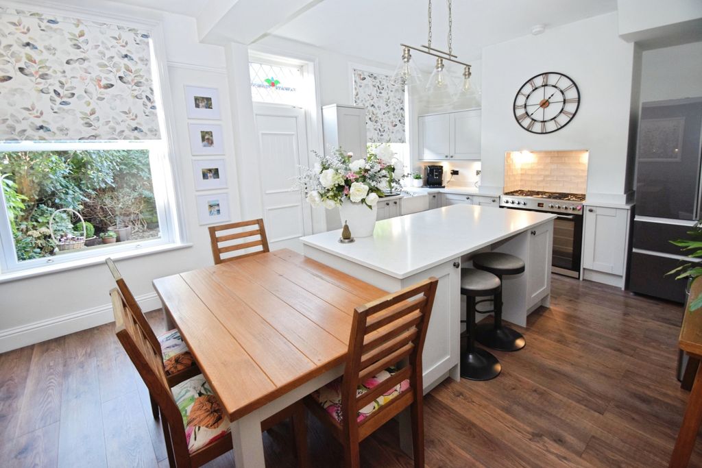 Property photo 3 of 18 3c2De7A9-Kitchen 201
