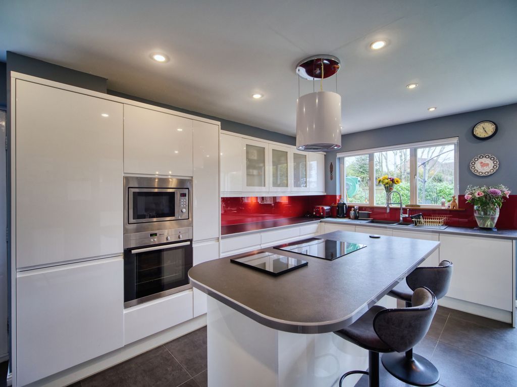 Property photo 2 of 33 Kitchen