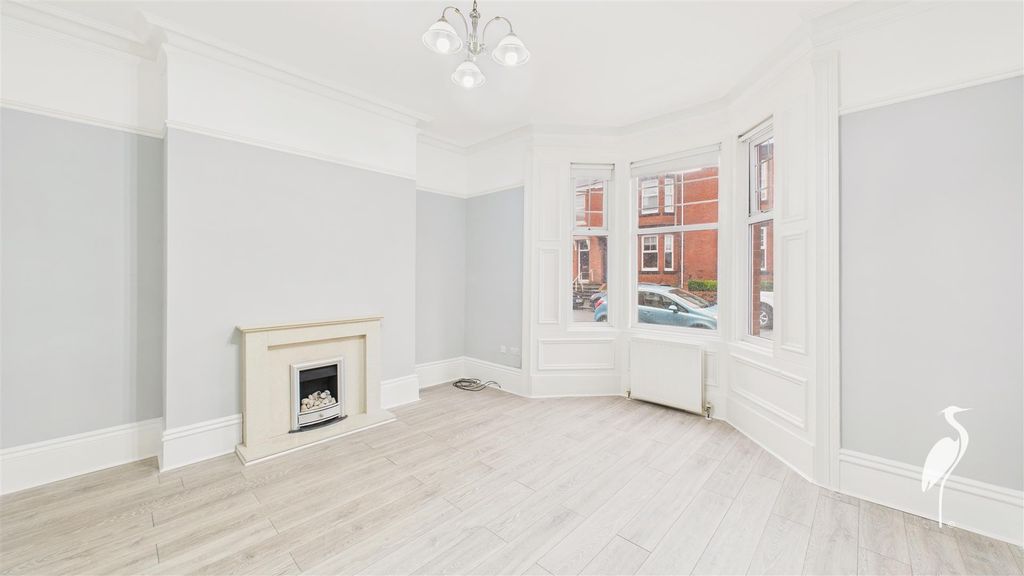 Property photo 2 of 27 Lounge