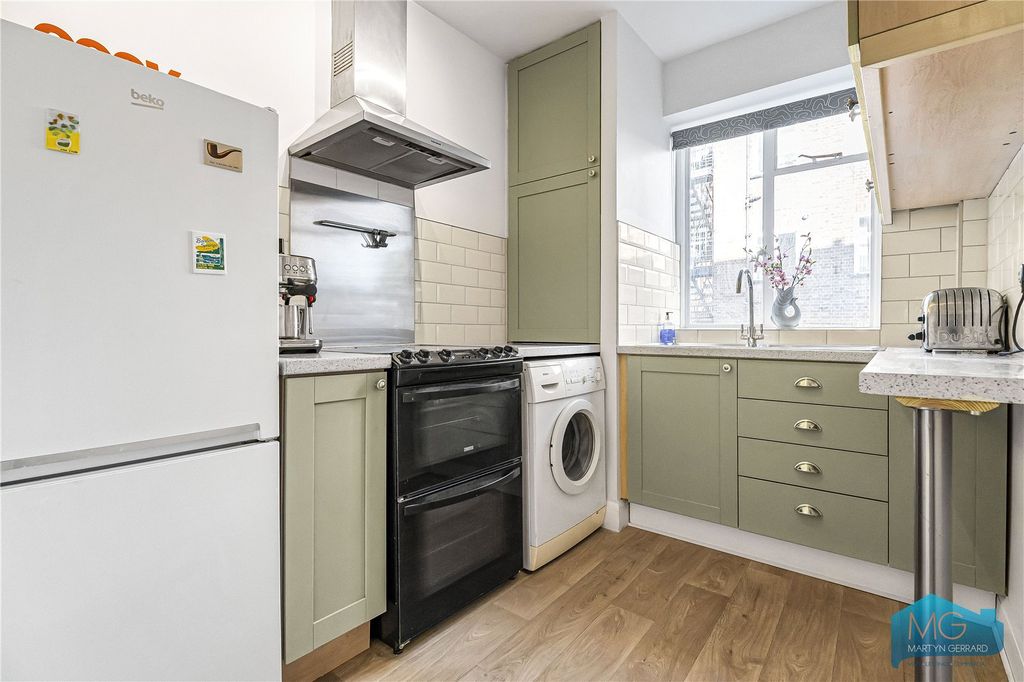 Property photo 2 of 8 Picture No. 44