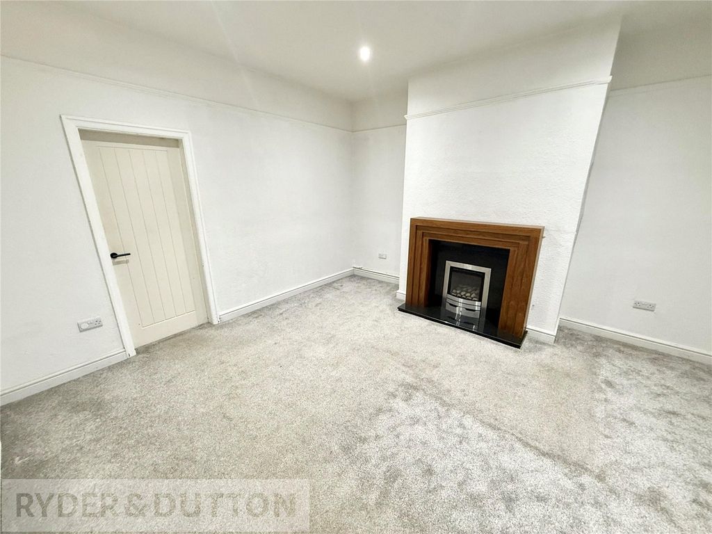 Property photo 3 of 19 Lounge