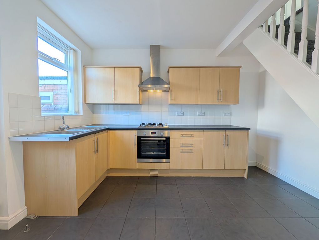 Property photo 3 of 9 Kitchen