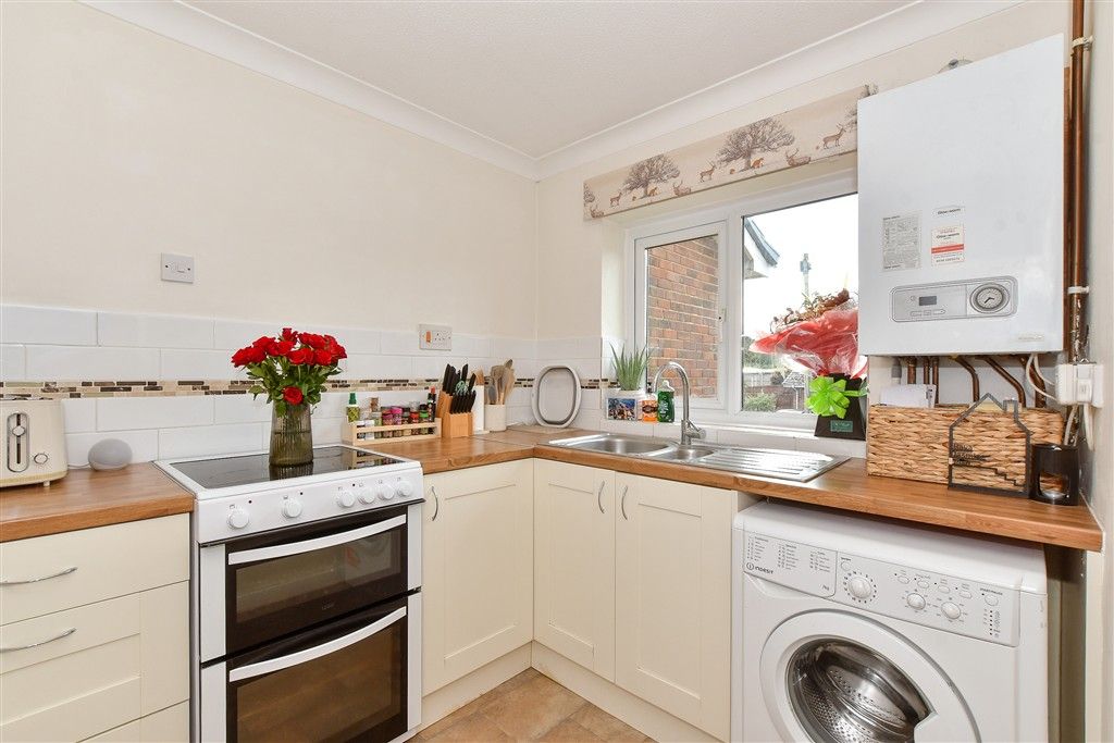 Property photo 2 of 7 Kitchen