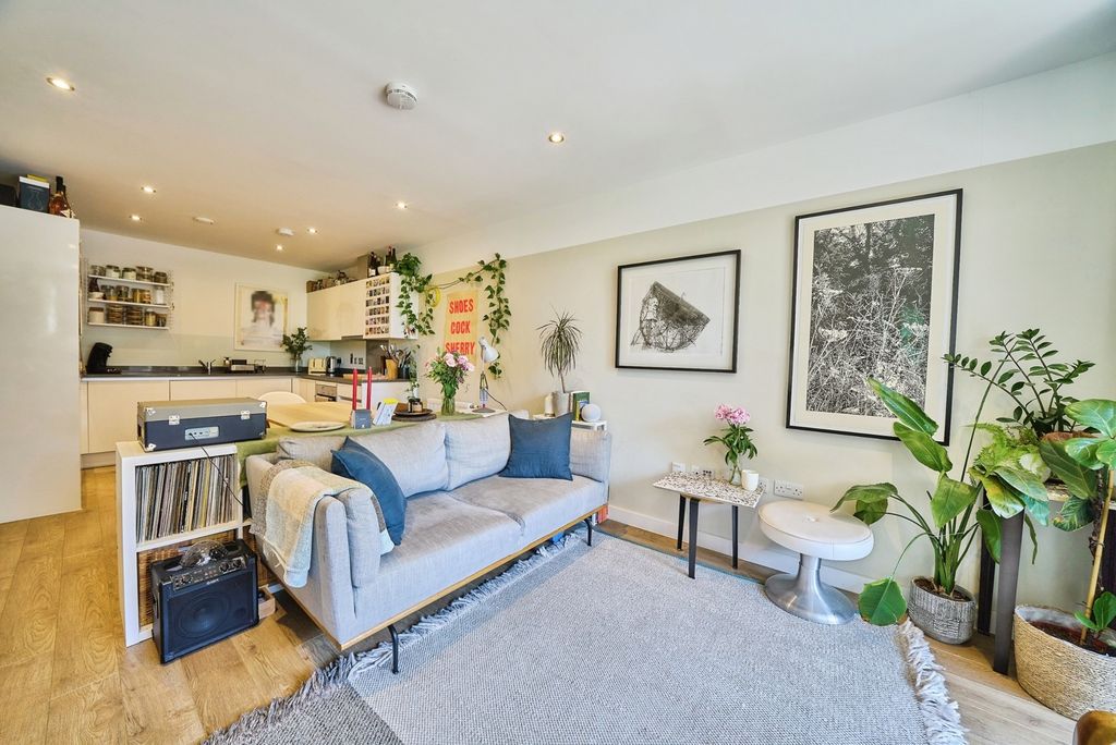 Property photo 3 of 20 Pbox-Img.Jpg