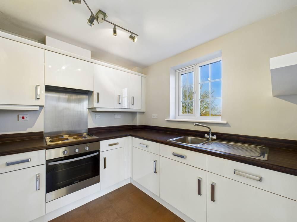 Property photo 3 of 12 Kitchen