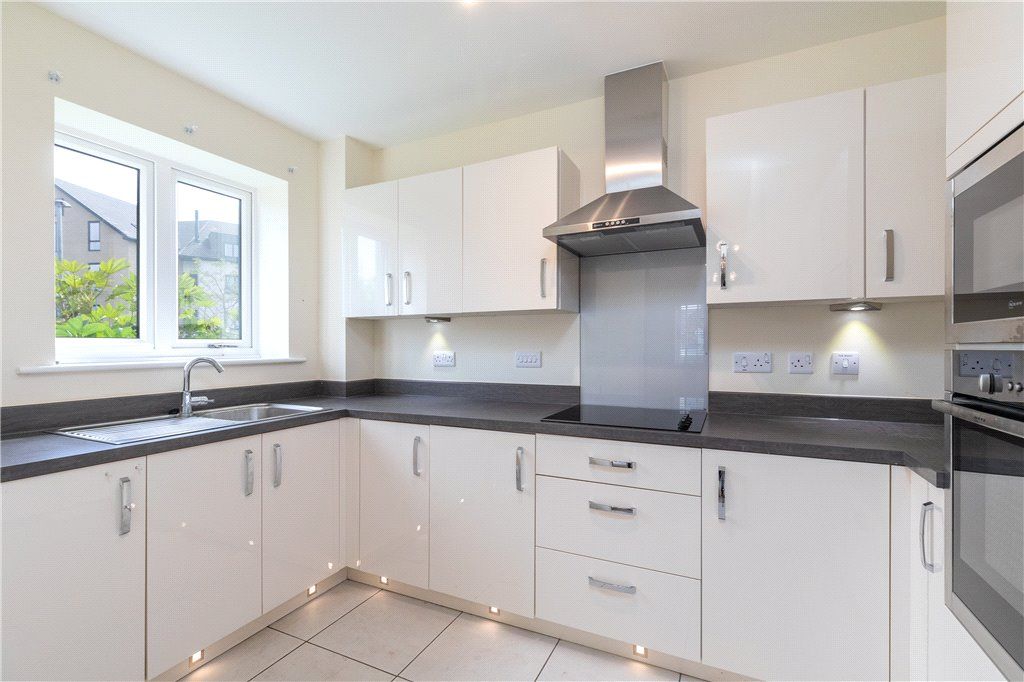 Property photo 3 of 10 Kitchen