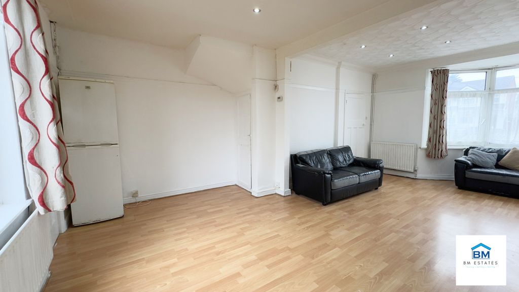 Property photo 2 of 4 Photo 4