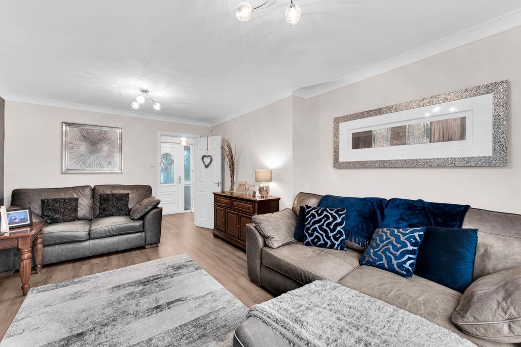 Property photo 3 of 33 3733606