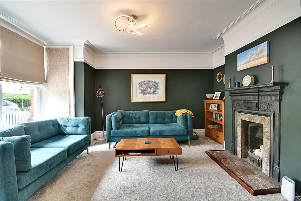 Property photo 3 of 34