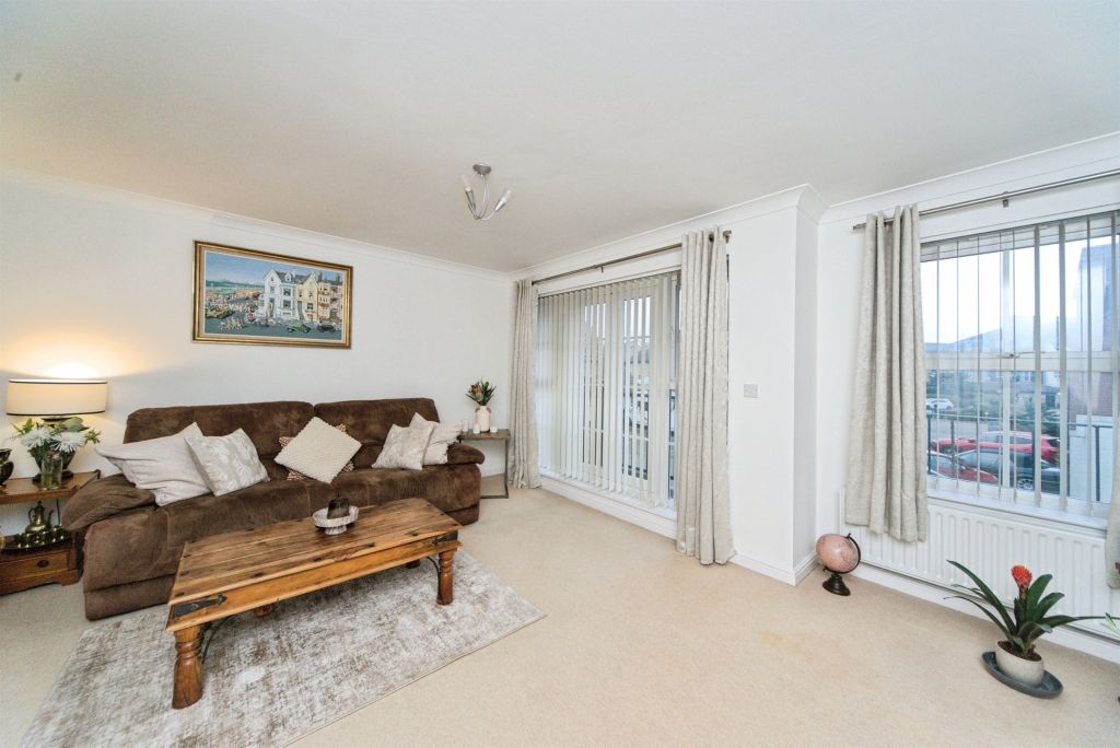 Property photo 2 of 20