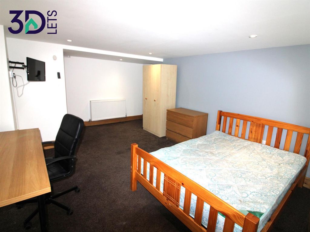 Property photo 3 of 23 Bedroom 1