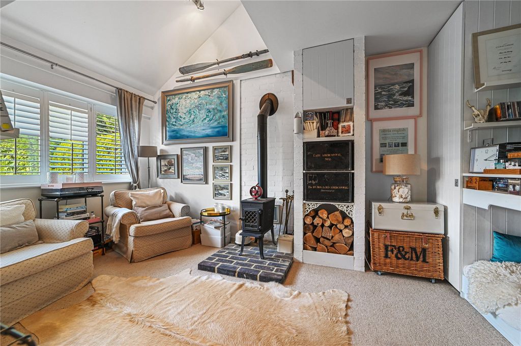 Property photo 3 of 29 Snug