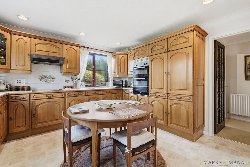 Property photo 3 of 38