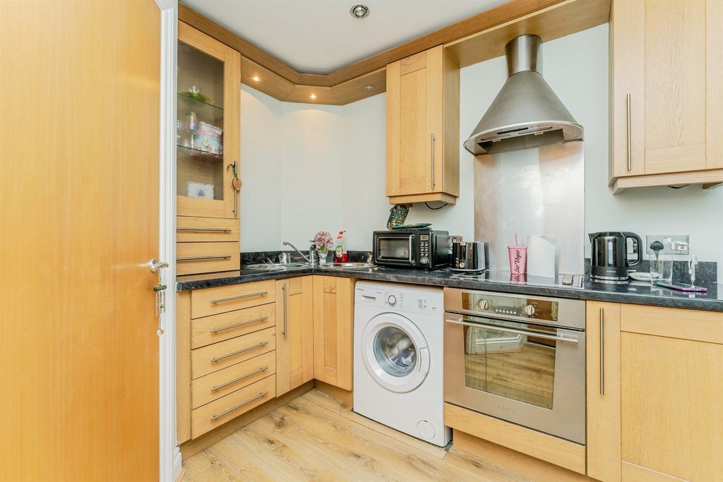 Property photo 2 of 17
