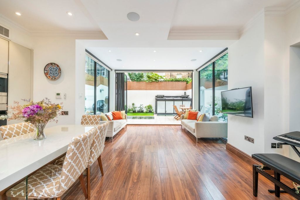 Property photo 3 of 25