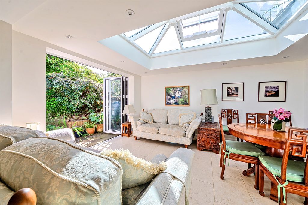 Property photo 2 of 11