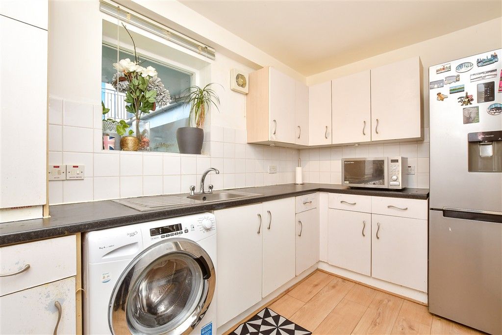 Property photo 3 of 11 Kitchen