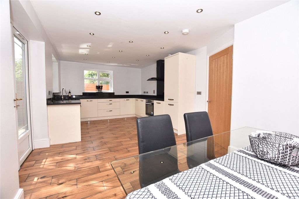 Property photo 3 of 16 Picture No. 20