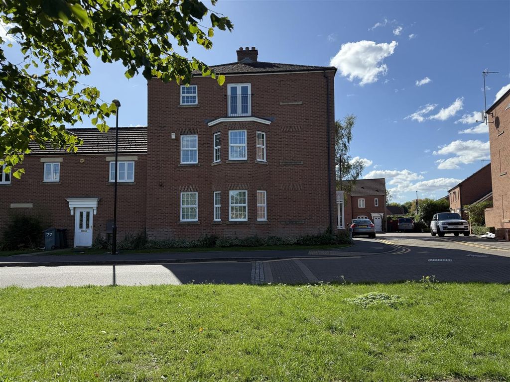 Property photo 3 of 19 Approach