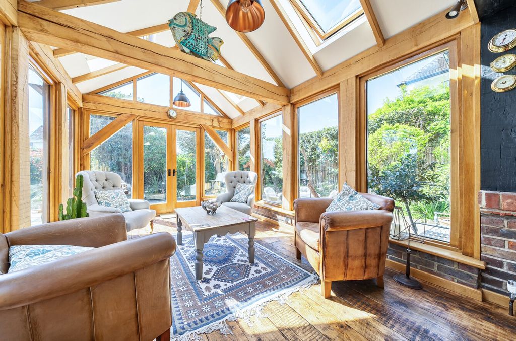 Property photo 3 of 35