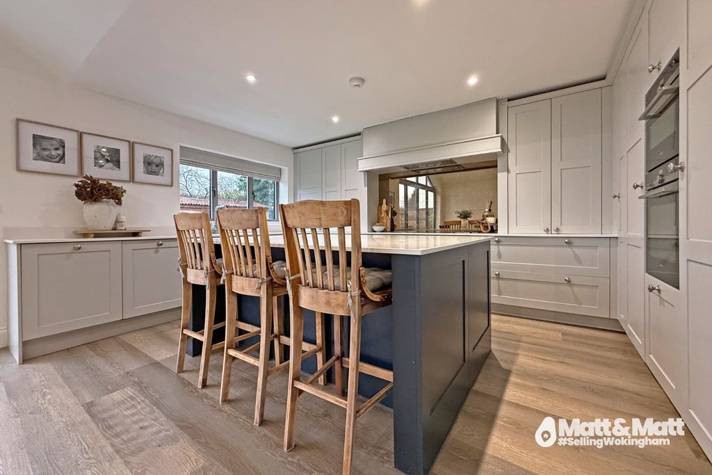 Property photo 3 of 15 3854697