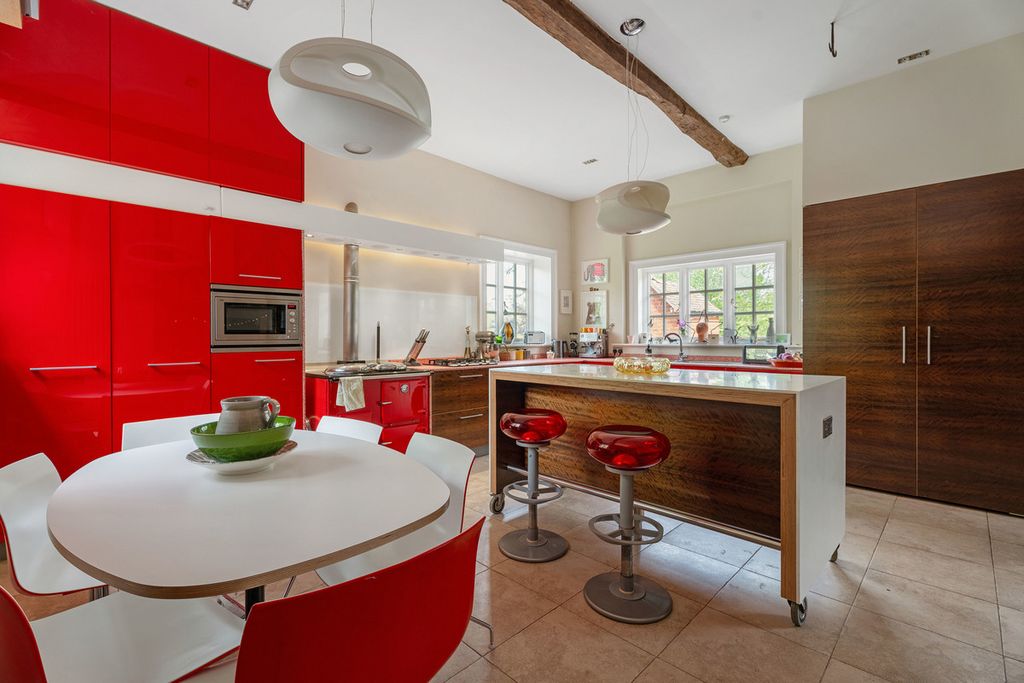 Property photo 1 of 33