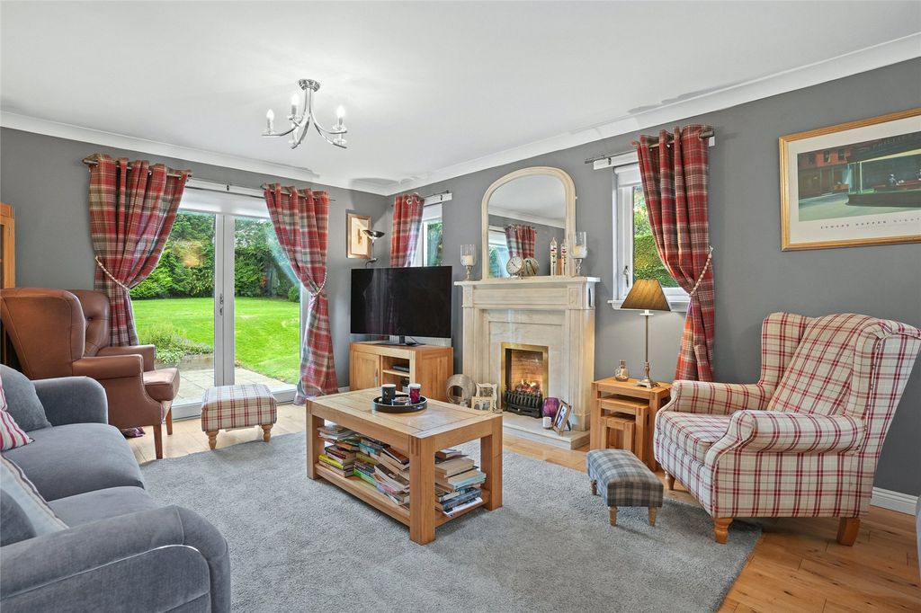 Property photo 3 of 22 Sitting Room