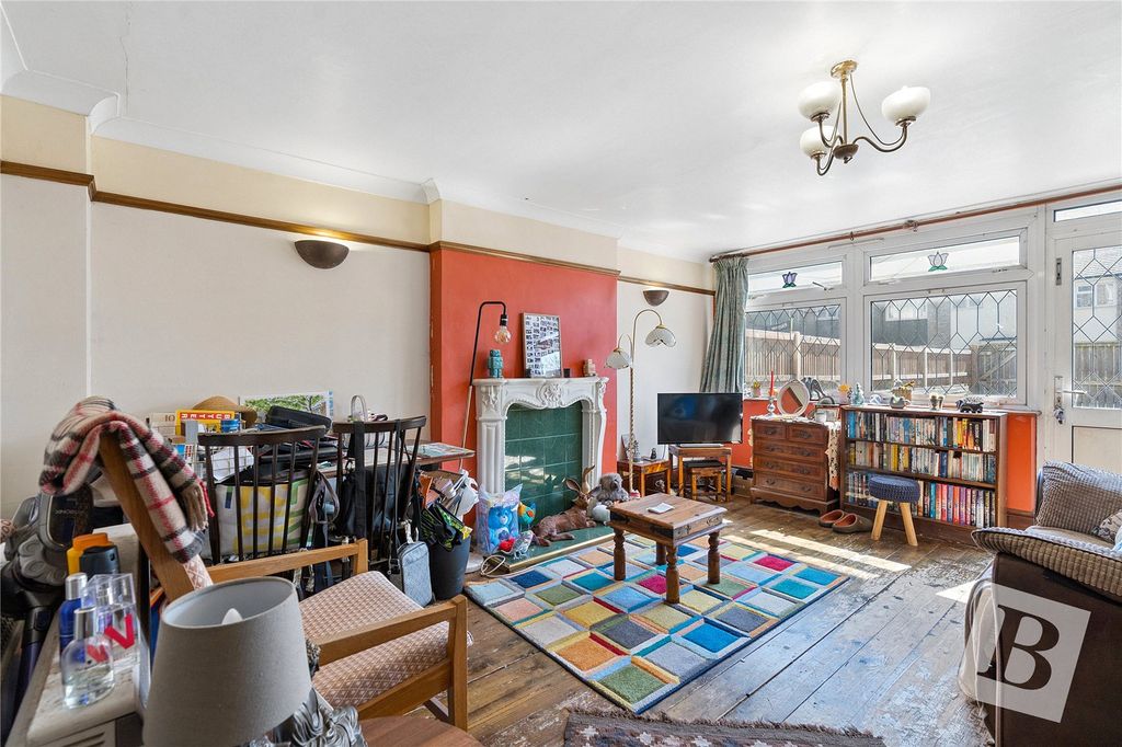 Property photo 2 of 12 Lounge