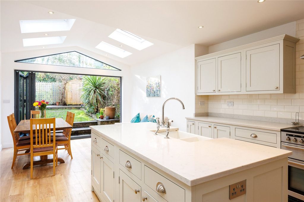 Property photo 3 of 13 Picture No. 10