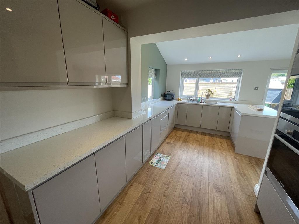 Property photo 2 of 16 3 Strangford 14.Jpg