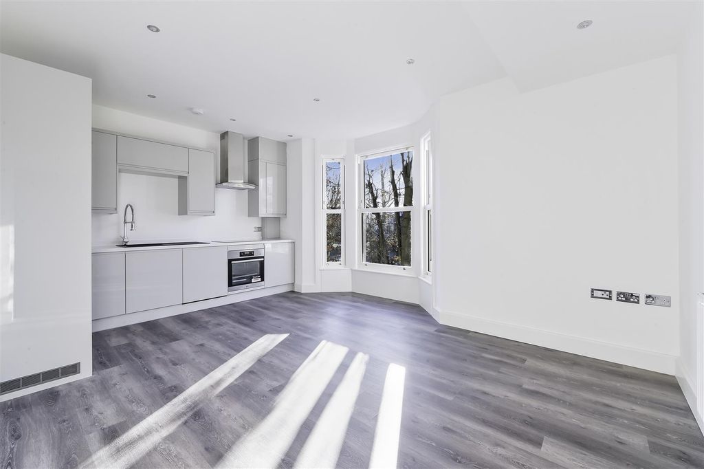 Property photo 2 of 11 Flat 5 - (4).Jpg