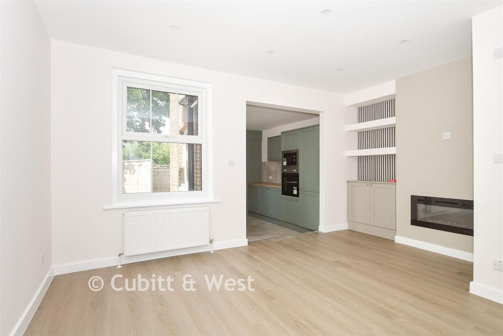 Property photo 3 of 13 Dining Area