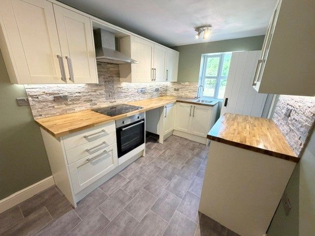 Property photo 2 of 7 Kitchen