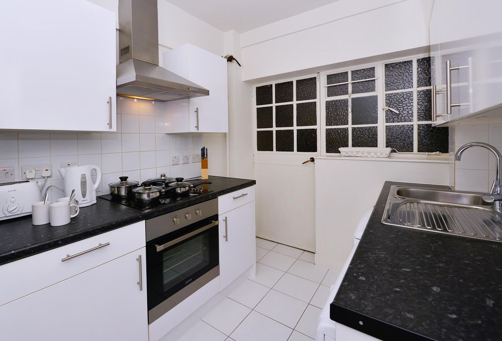 Property photo 3 of 7 Kitchen