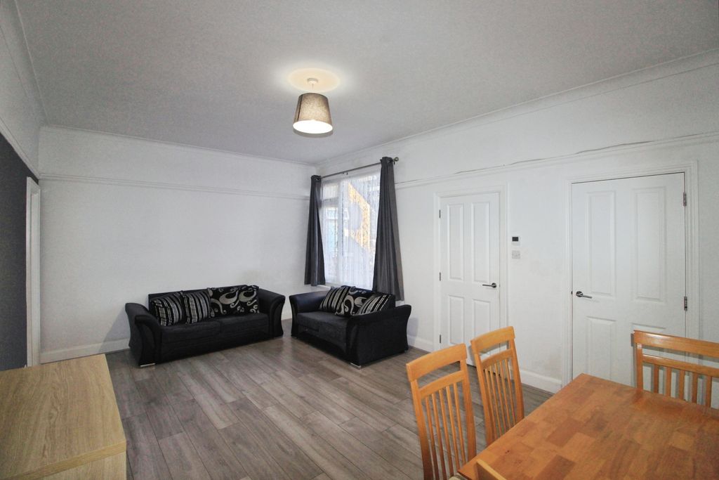 Property photo 3 of 17 Gallery