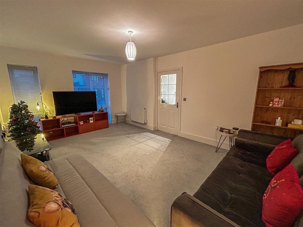 Property photo 2 of 23 Lounge