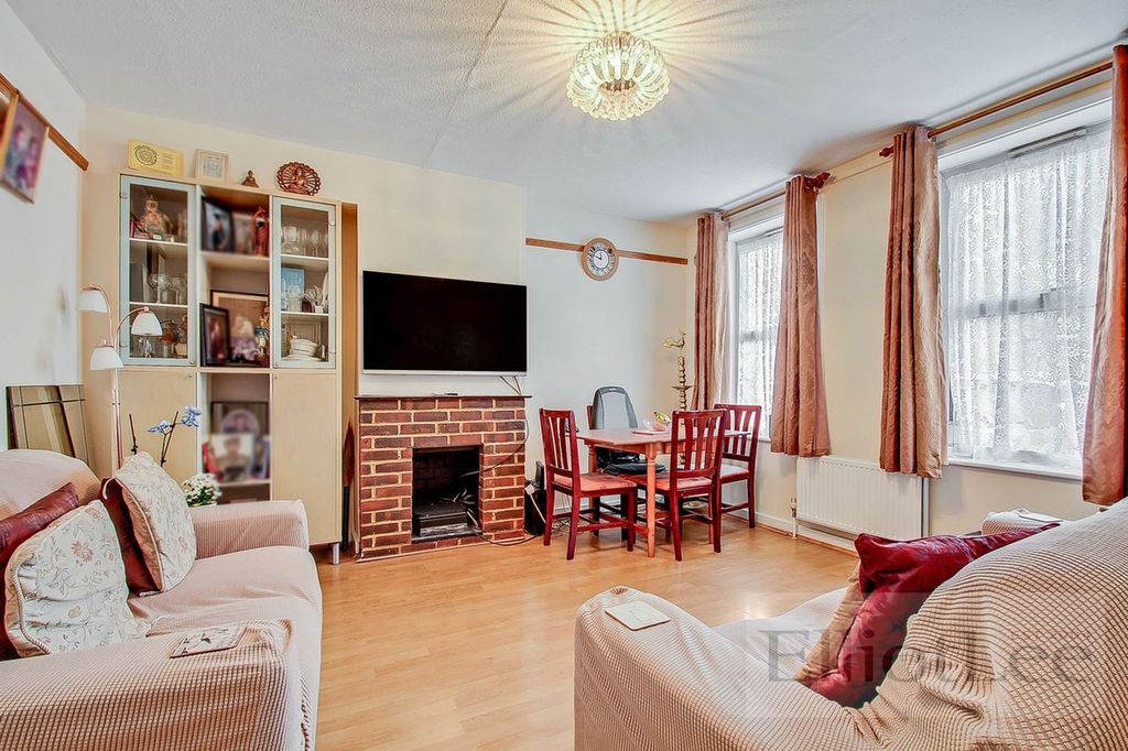 Property photo 2 of 17