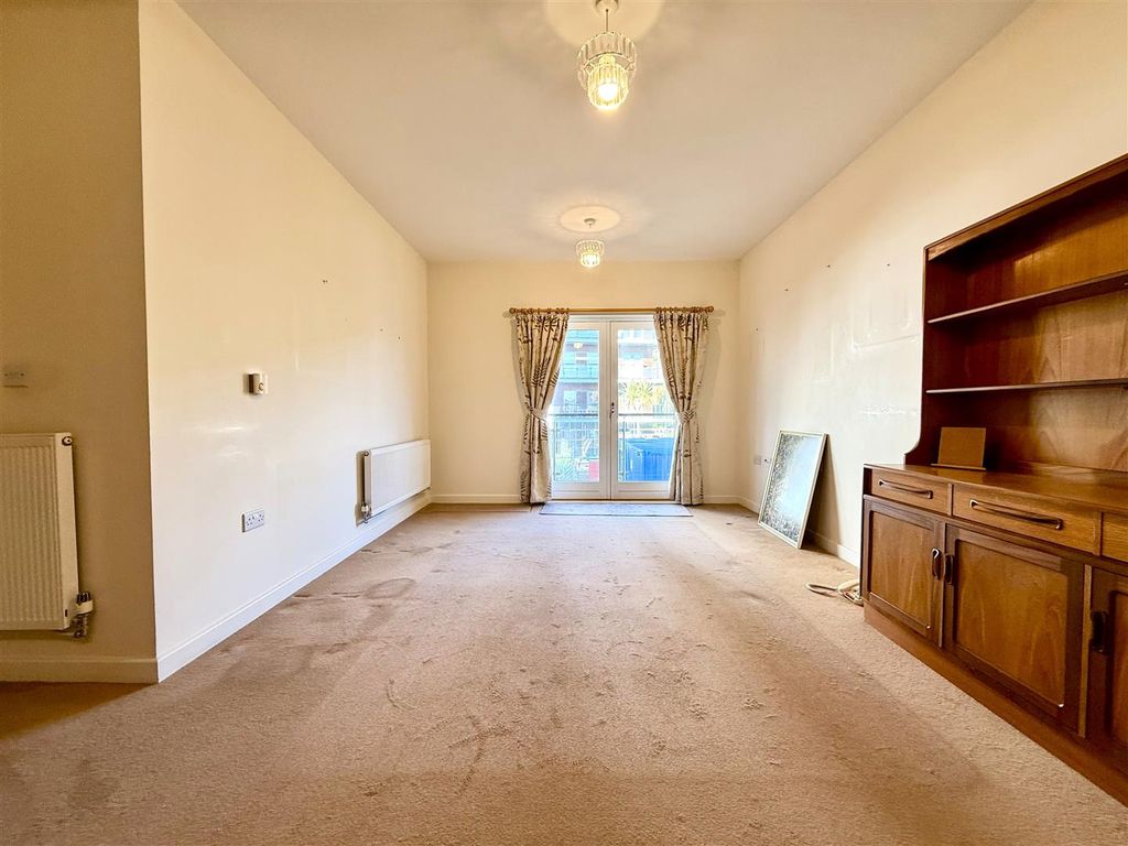 Property photo 2 of 12 Lounge.Jpg