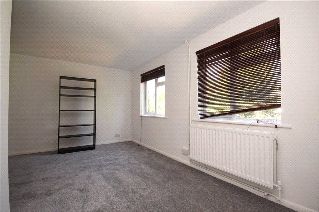 Property photo 3 of 7 Living Room