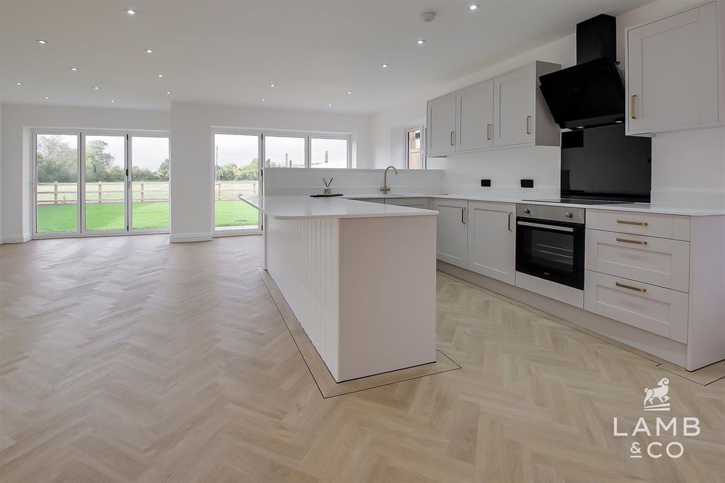 Property photo 2 of 32