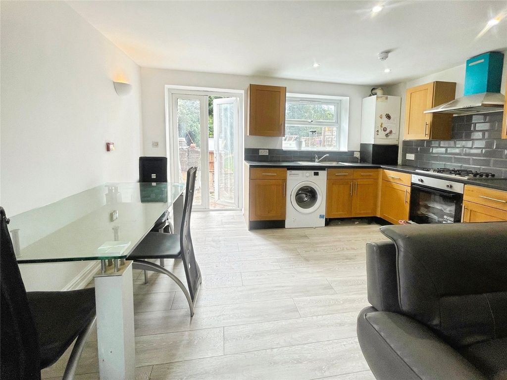 Property photo 1 of 10 Reception/Kitchen