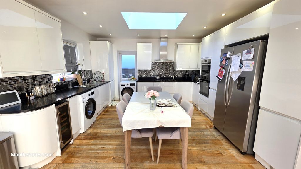 Property photo 3 of 25 Kitchen Area
