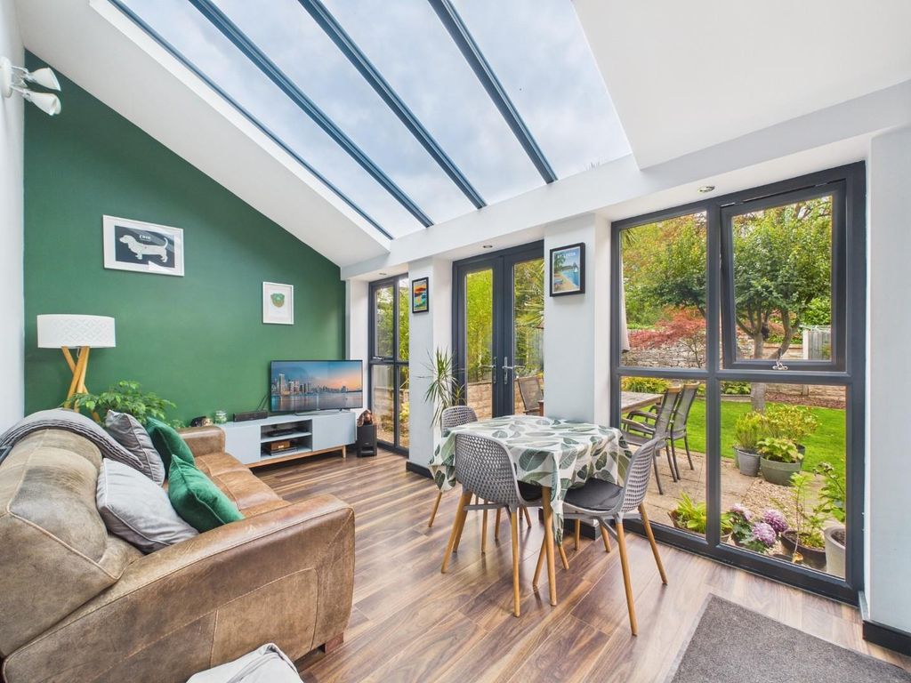 Property photo 2 of 19 Kitchen