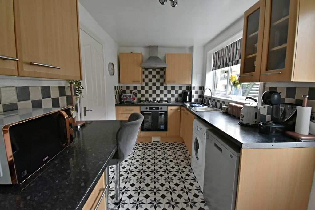 Property photo 3 of 8