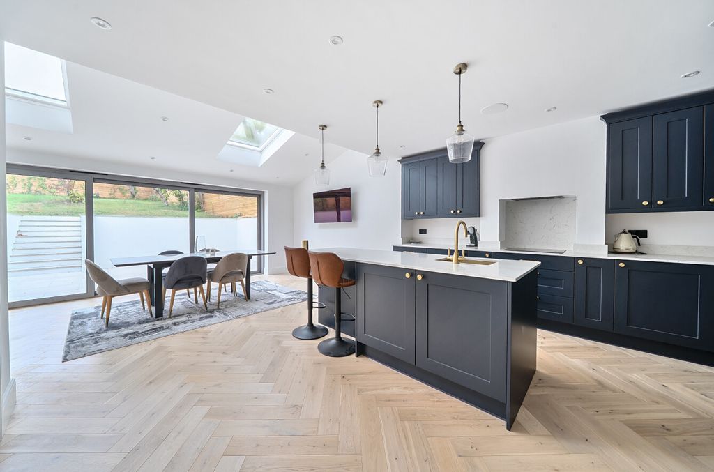Property photo 2 of 16 1334581-5-6890A7F...