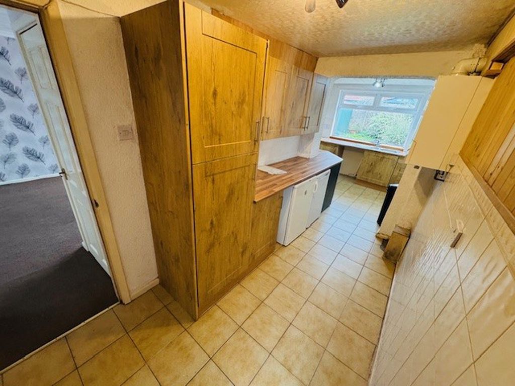 Property photo 3 of 27 Kitchen